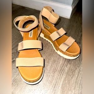 Steve Madden Flatform